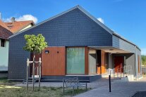 Architektonisch ist das neue Dorfgemeinschaftshaus von Sulzdorf ein „Hingucker“. Aber auch eine hohe Funktionalität ist gegeben.