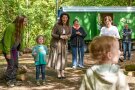 Die „Stüchter Waldkinder“ bereiteten Staatsministerin Michaela Kaniber einen fröhlichen Empfang.