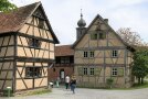 Blick in die zentrale Häusergruppe im Fränkischen Freilandmuseum Fladungen.