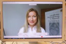 Dorit Bollmann moderiert den ersten Teil des Onlineseminars